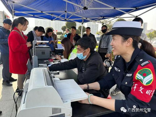 贺州交警以行动诠释雷锋精神 护航企业服务再升级